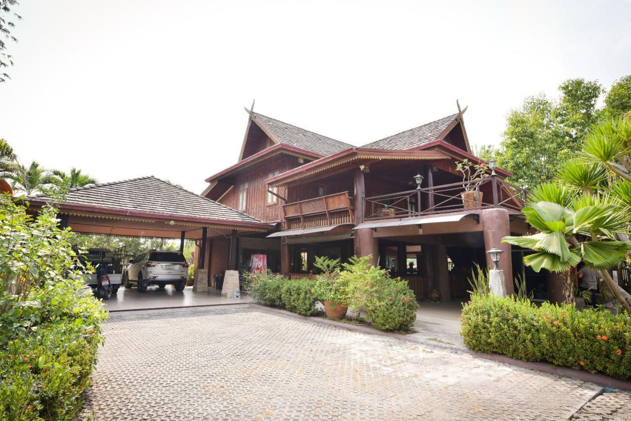 Oyo 536 Reuan Kanthima Ban Laem Chabang Exteriör bild